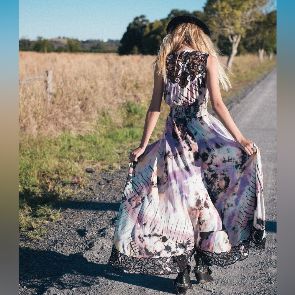 Spell and the gypsy Lucy in the sky tie dye button down lace dress and duster - Picture 14 of 16